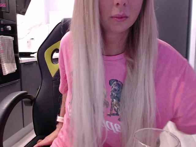 blondalina webcam