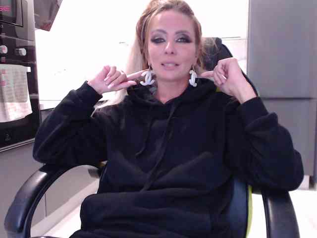 blondalina webcam