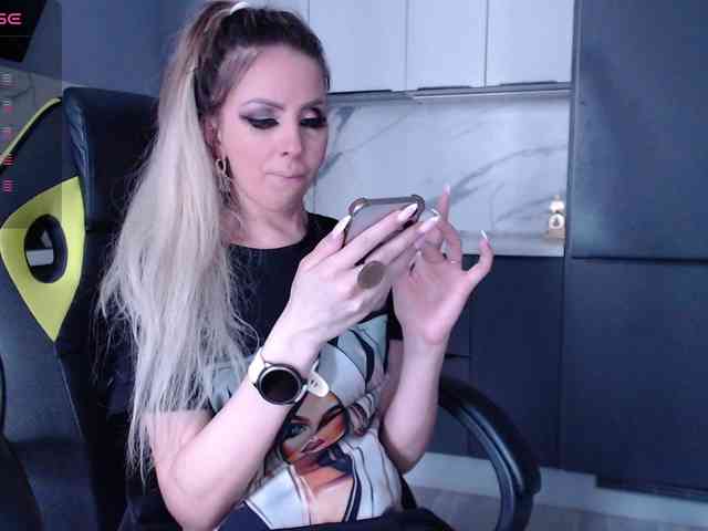 blondalina webcam