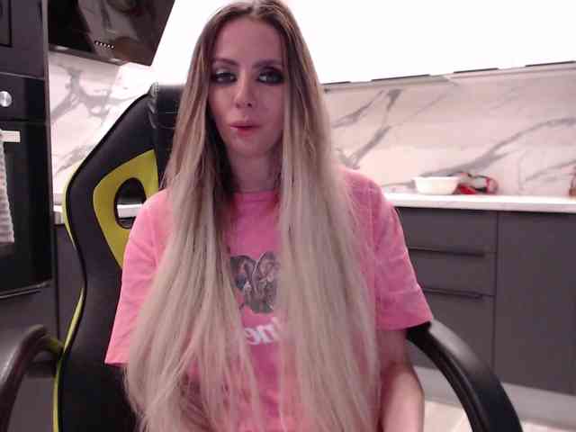 blondalina webcam