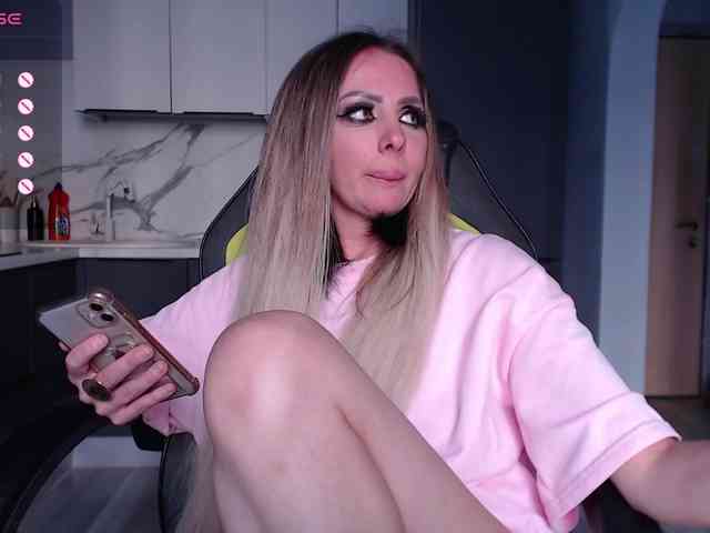 blondalina webcam