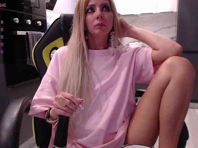 blondalina webcam