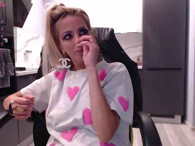 blondalina webcam