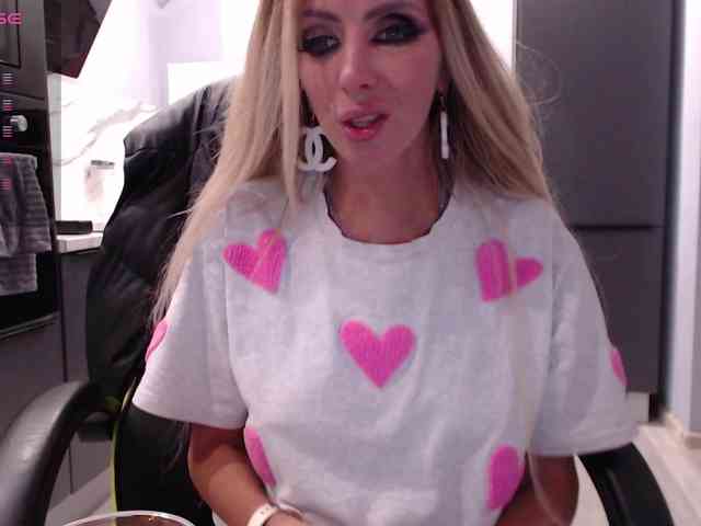 blondalina's live room