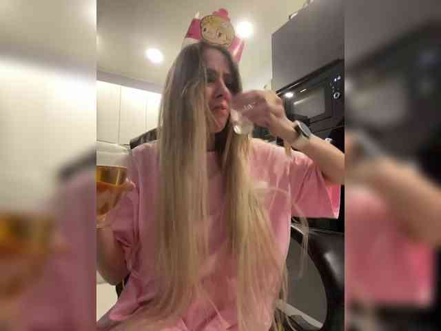 blondalina webcam