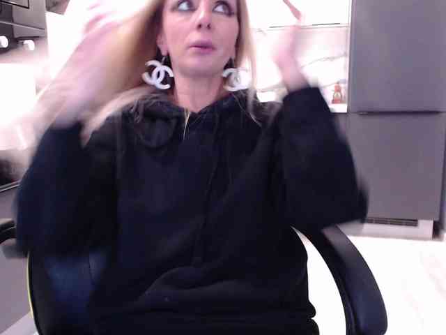 blondalina webcam