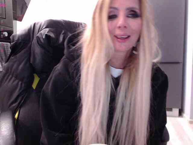 blondalina's live room
