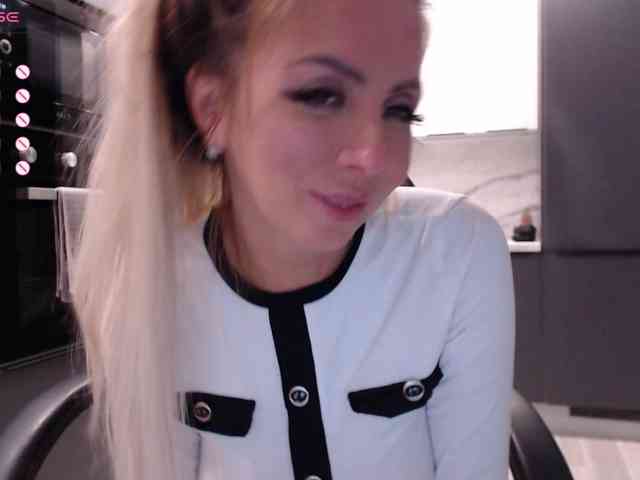 blondalina's live room
