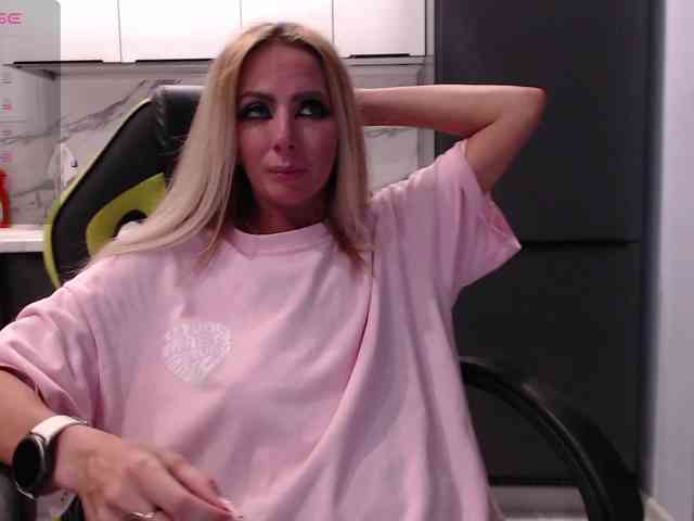 blondalina's live room