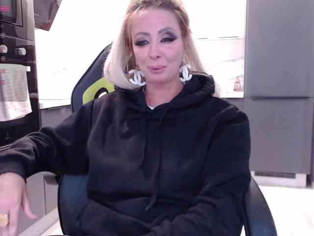 blondalina webcam