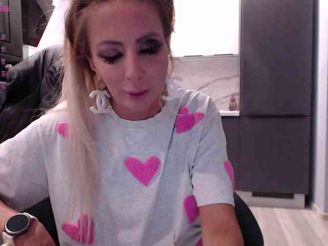 blondalina webcam