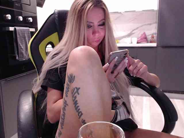 Blondalina's cam show statistics and live stream