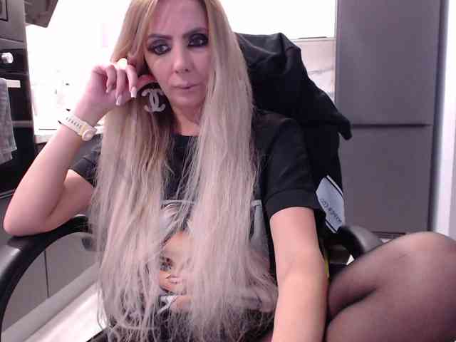 blondalina's live room