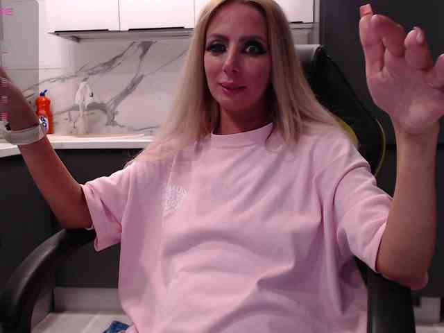 blondalina webcam