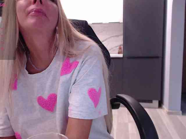 blondalina webcam