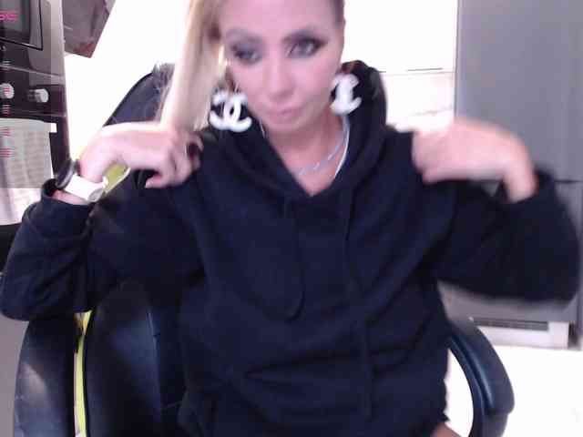 blondalina webcam