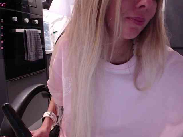 blondalina webcam