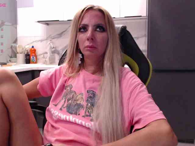 blondalina webcam
