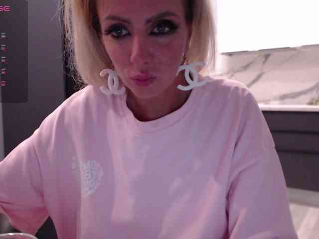 blondalina webcam