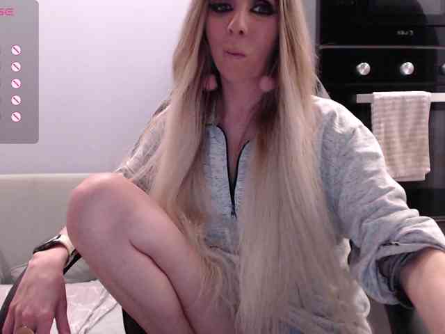 هذا النموذج مباشر الآن. blondalina