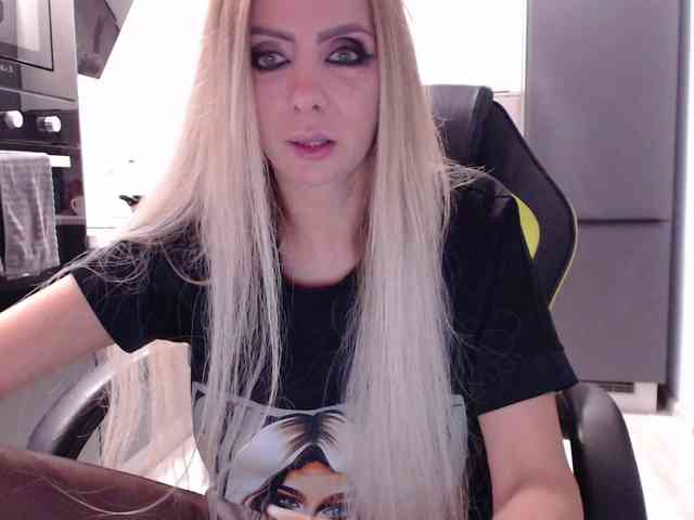 blondalina webcam