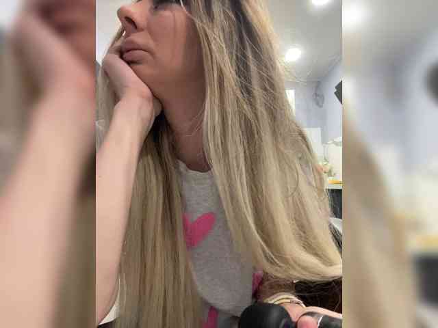 blondalina webcam