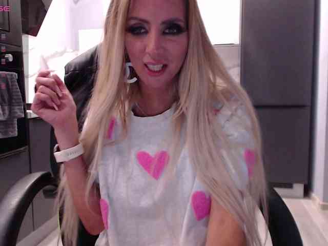 blondalina webcam