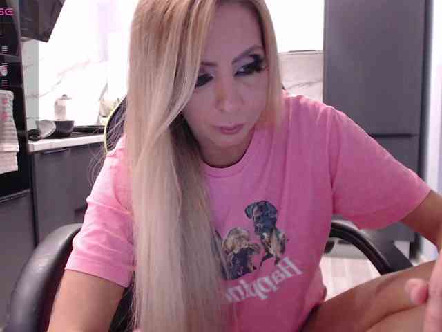blondalina Live Webcam on BongaCams