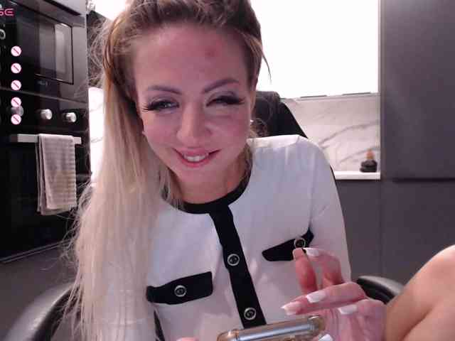 blondalina webcam