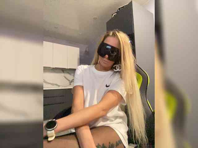 blondalina webcam