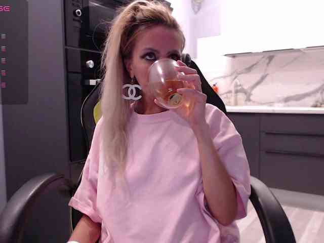 blondalina webcam