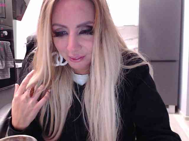 blondalina webcam