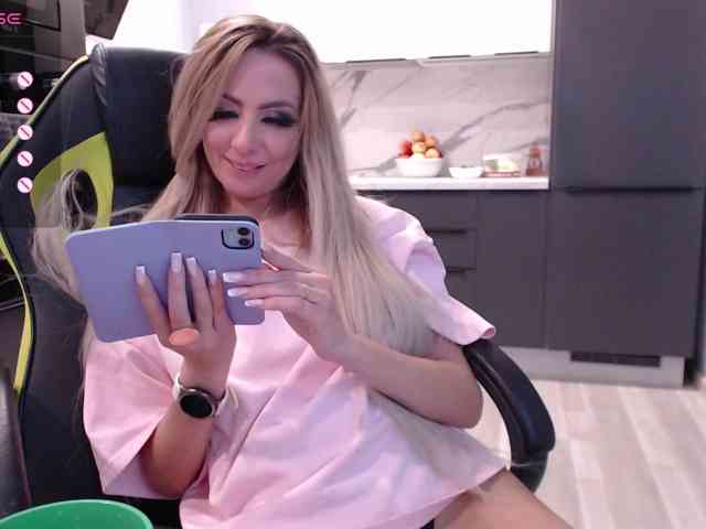 blondalina webcam