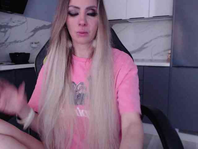 blondalina webcam