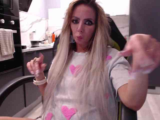 blondalina webcam