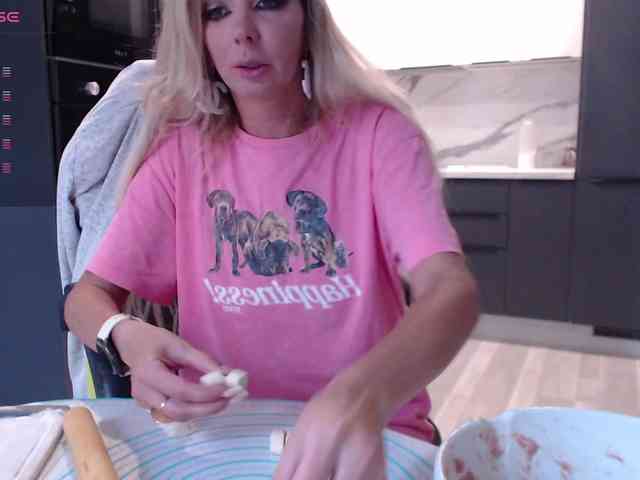 blondalina webcam