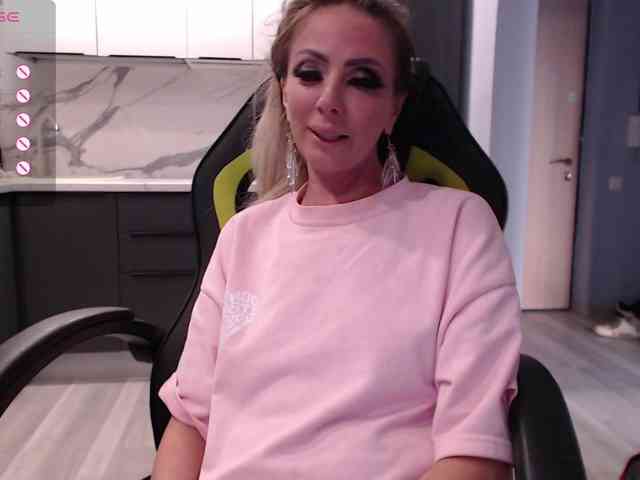 blondalina webcam