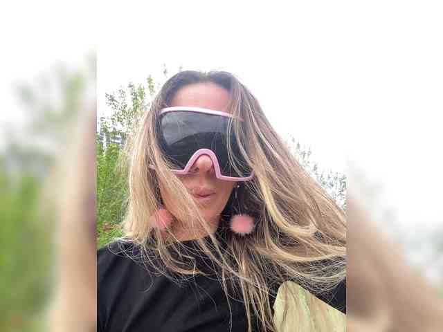 blondalina webcam