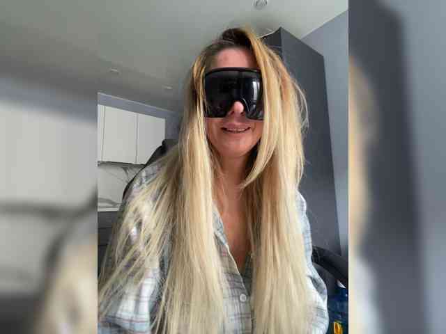 blondalina webcam