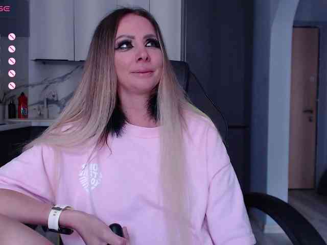 blondalina webcam
