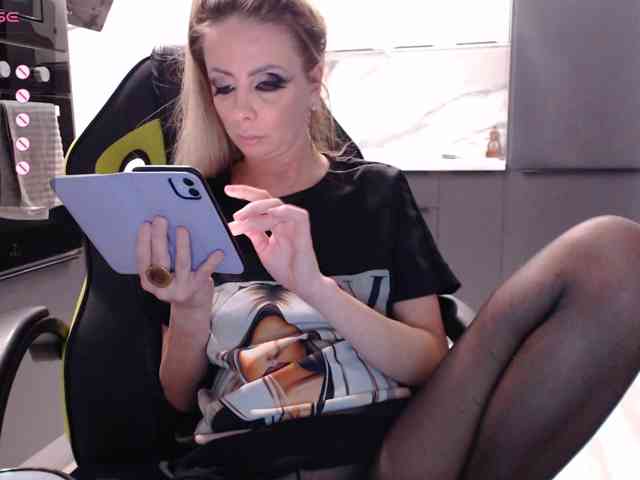 blondalina Live Webcam on BongaCams