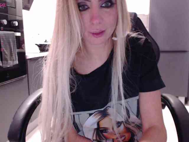 blondalina's live room