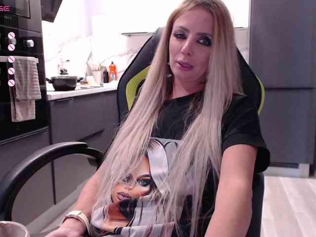 blondalina webcam