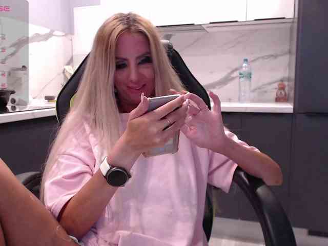 blondalina webcam