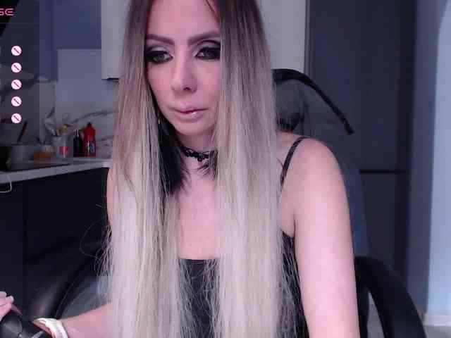 blondalina webcam