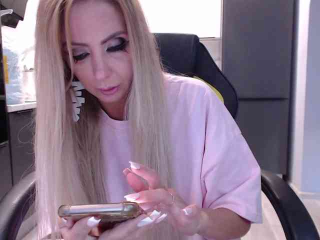 blondalina webcam