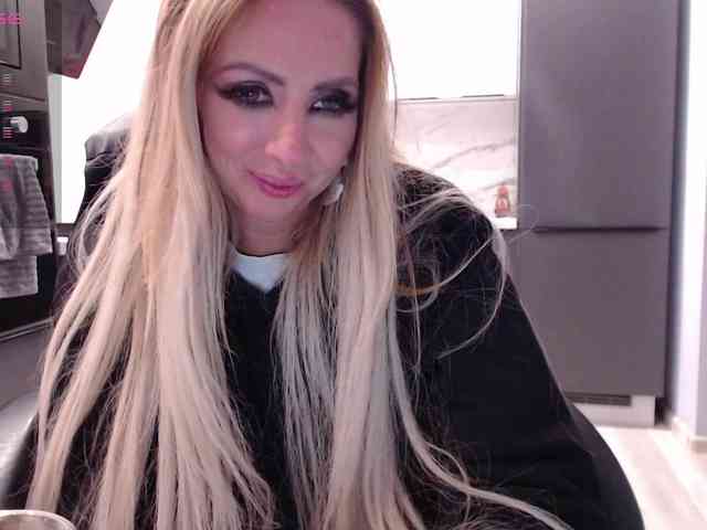 blondalina's live room