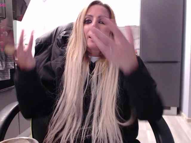 blondalina webcam