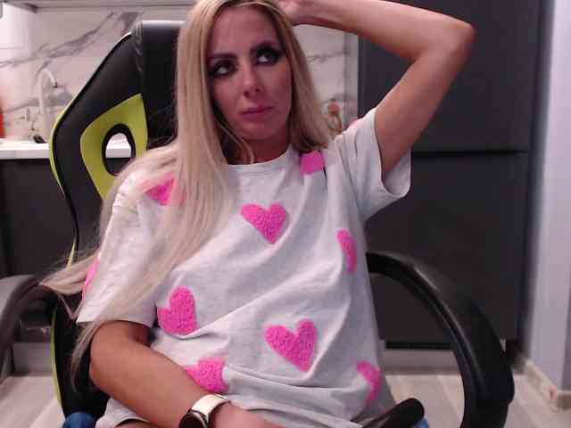 blondalina webcam