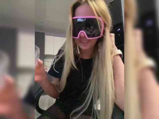 blondalina webcam
